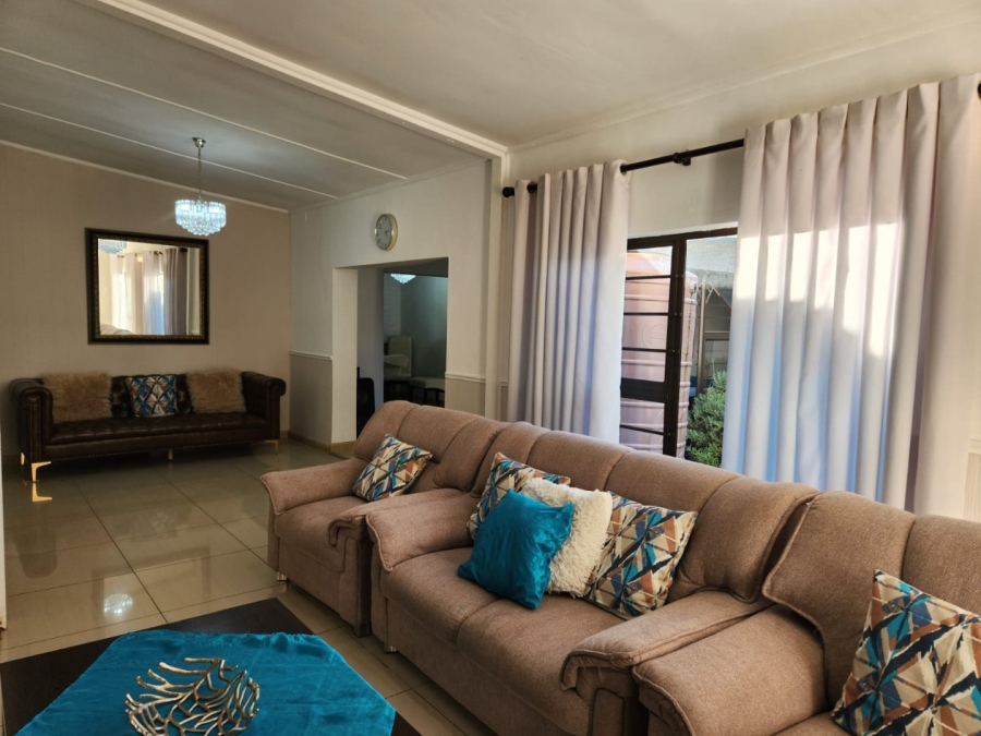 5 Bedroom Property for Sale in Bodorp Western Cape
